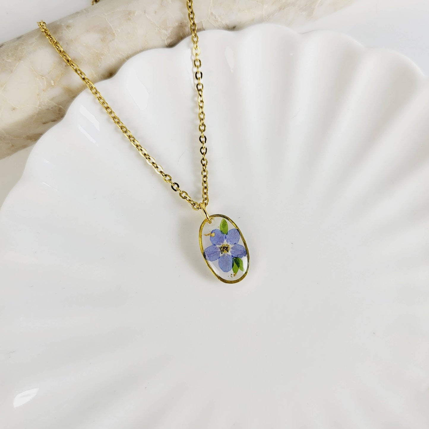 Rhodonco - Forget-me-nots gold oval charm necklace