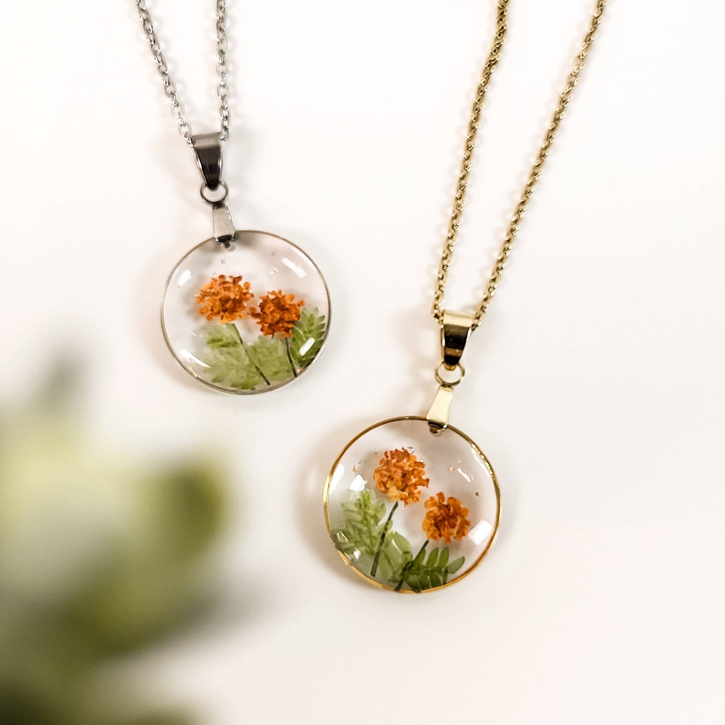 Rhodonco - October birth flower necklace - Marigold